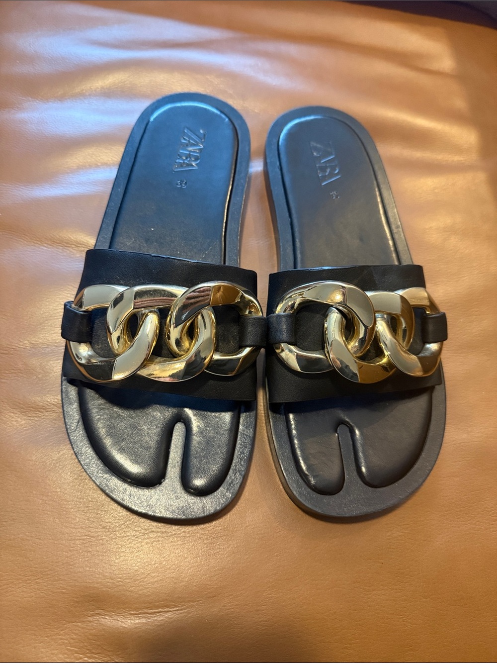 Zara Black Slide Sandals with Chunky Gold Chain 39 US8